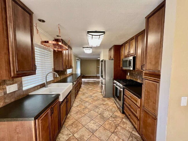 Building Photo - 1757 Burbank Ct