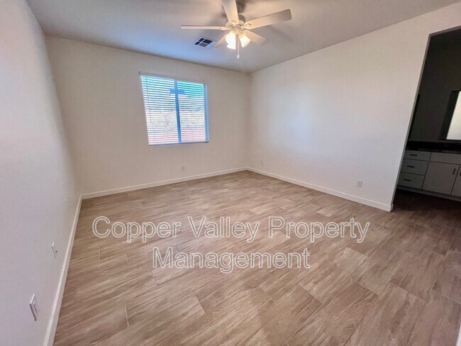 Building Photo - 13848 E Barwick Dr