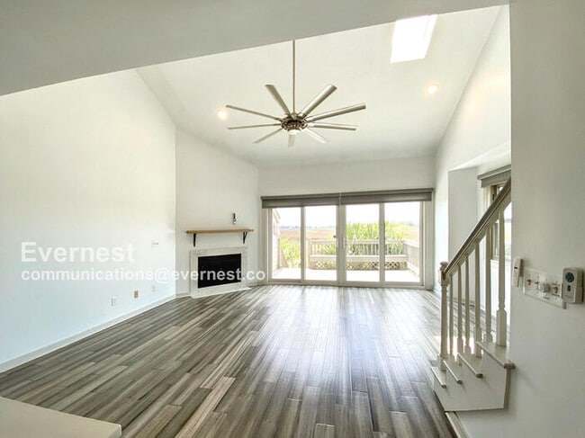 Building Photo - 197 River Breeze Dr