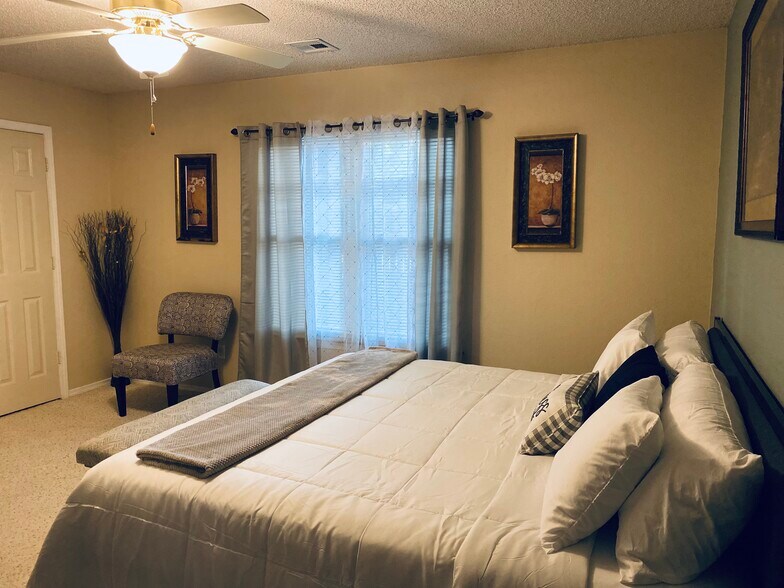 Building Photo - 104 Ivy Pl