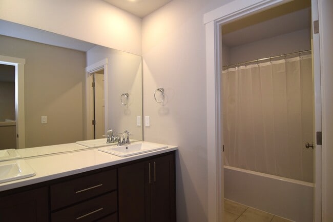 Building Photo - 8408 SE Quincy St