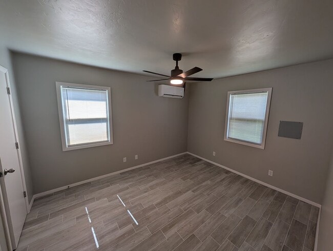 Building Photo - Remodeled 1 bedroom, 1 bath in Edmond, OK with stainless steel appliances and washer and dryer