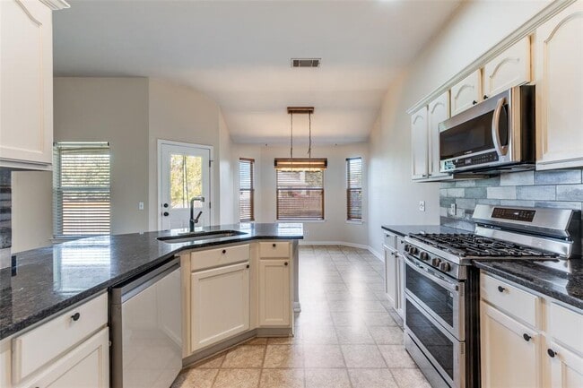 Building Photo - 107 Cassandra Dr