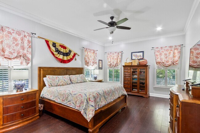 Building Photo - Beautiful 5 Bed 3.5 Bath Home! Available Summer 2026! Book Your Tour Today!