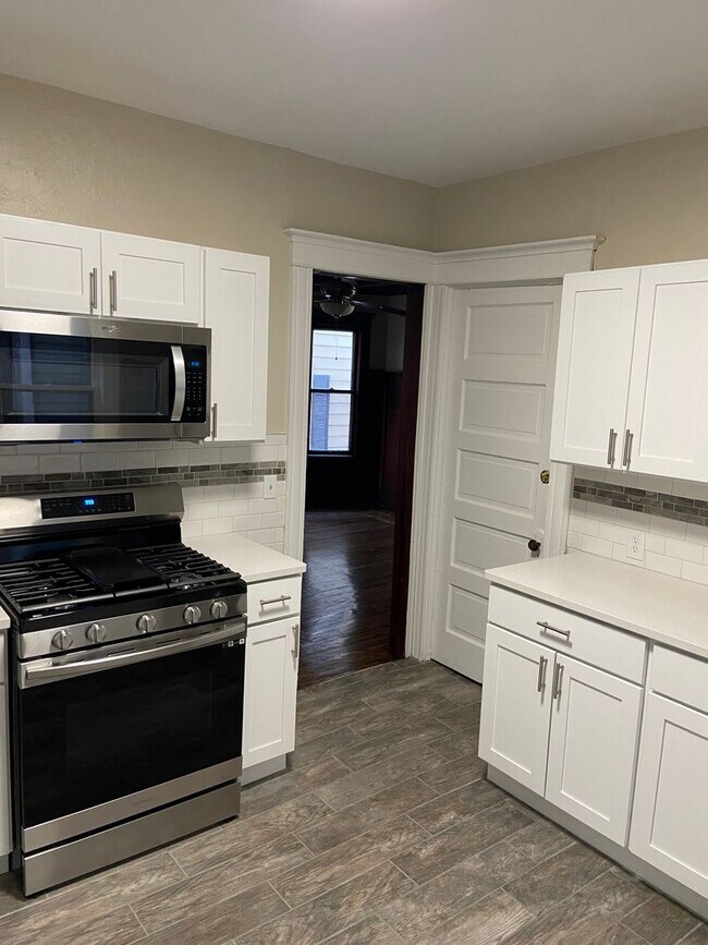 Building Photo - 677 W Delavan Ave