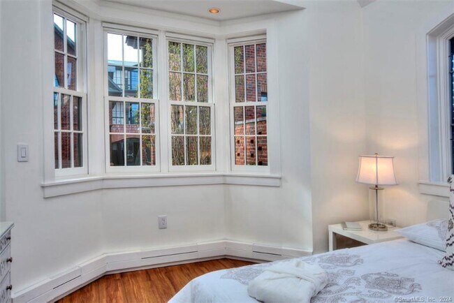 Building Photo - 5 Church Ln