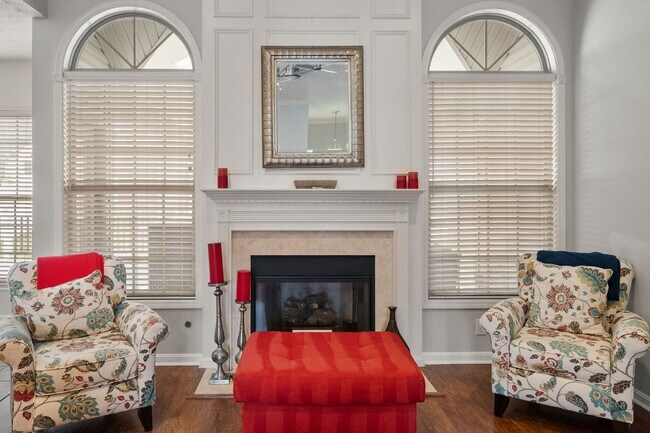 Building Photo - Gorgeous 3-bedroom, 2-bathroom ranch-style home