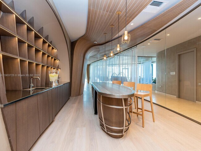 Building Photo - 1000 Brickell Plaza