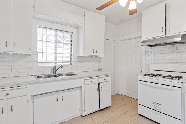 Building Photo - Charming 2 Bedroom, 2 Bathroom Duplex in San Pedro