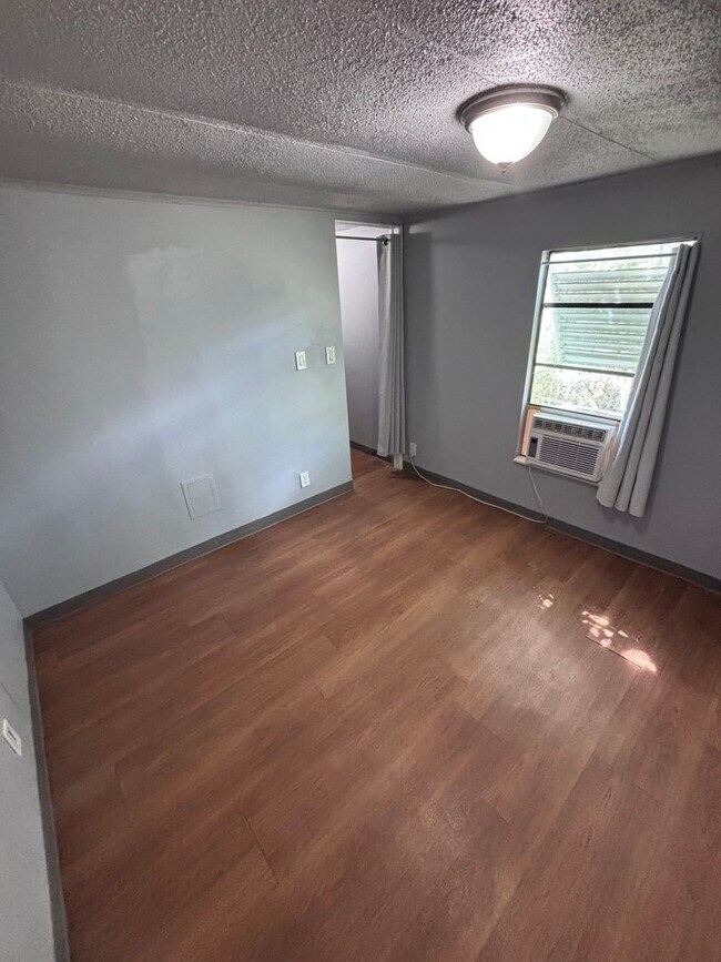 Building Photo - 508 50th Ave Dr W