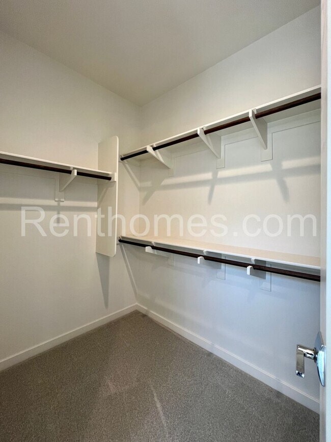 Building Photo - 15113 Lincoln Lp