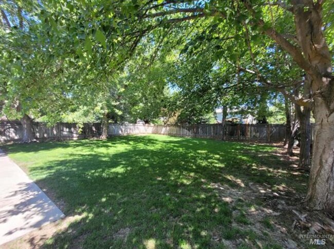 Building Photo - Charming 4-Bedroom Home in Eagle - Lawn Ca...