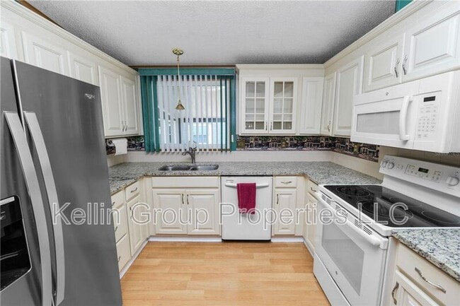 Building Photo - 1706 Fox Hill Dr