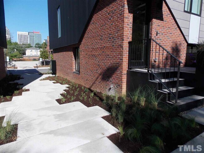 Building Photo - 420 Chavis Way