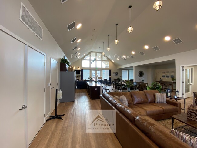 Building Photo - 2122 Birmingham Loop