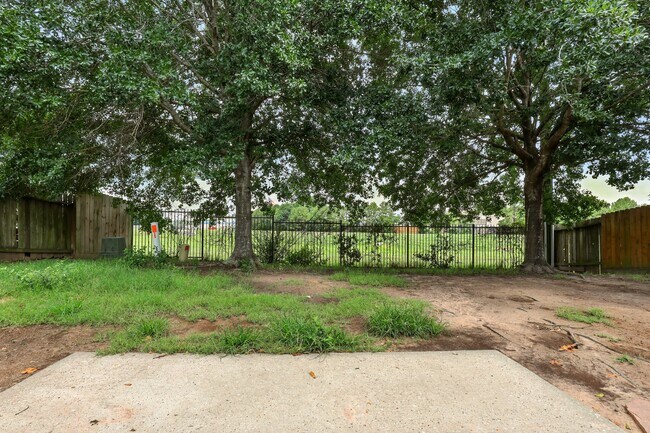 Building Photo - 303 Burris Park Dr