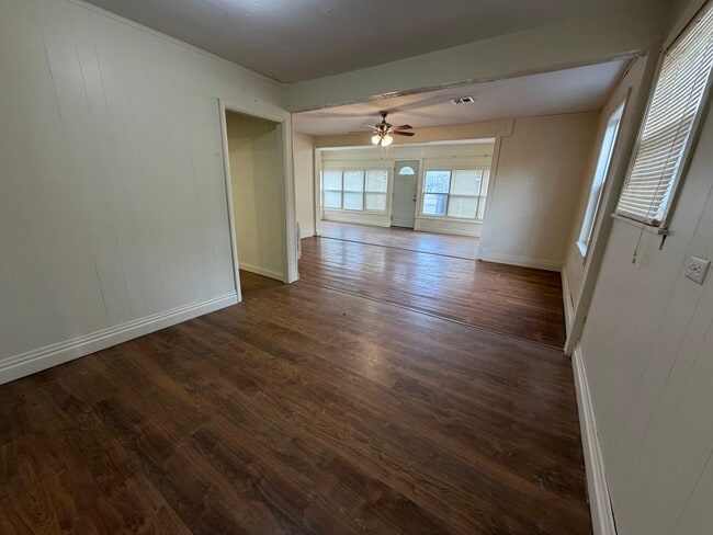 Building Photo - 900 S Mill St