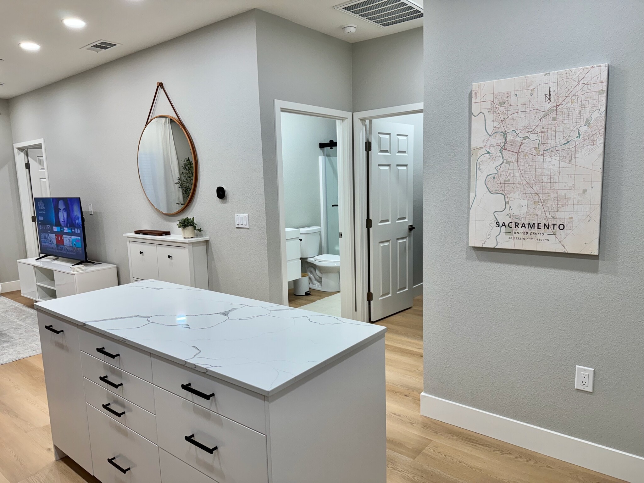 Open concept layout - 711 N Hobson Ave