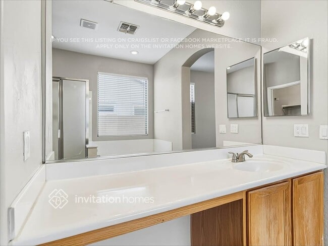Building Photo - 3213 S 103rd Dr