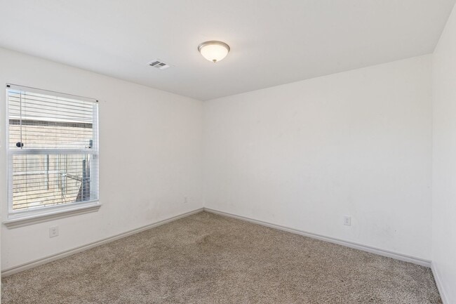 Building Photo - Stunning 4-Bed Home in Deer Creek Schools with Open Floorplan & Community Amenities