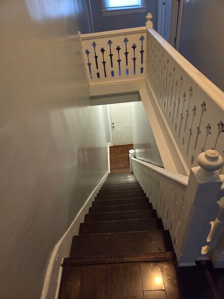 Building Photo - 117 Seaview Ave