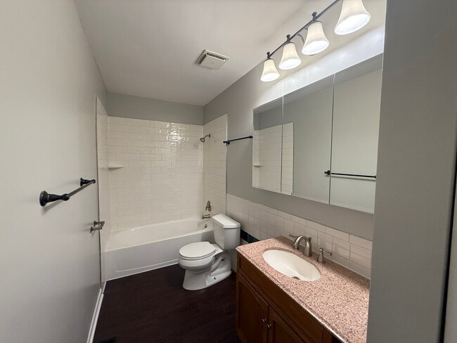 Building Photo - 3900 Sandpiper Dr