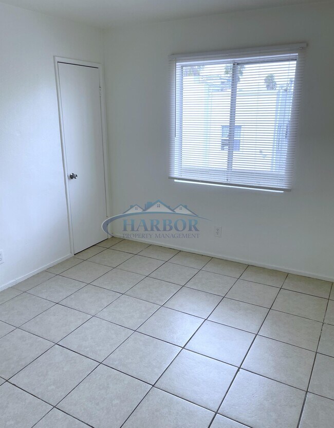 Building Photo - 1218 Long Beach Blvd