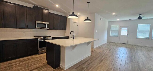 Building Photo - 8423 Bay Rdg Cir