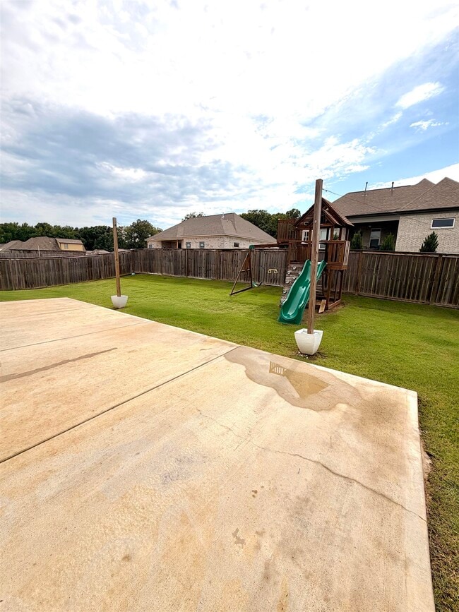 Building Photo - 280 Lilly Dr