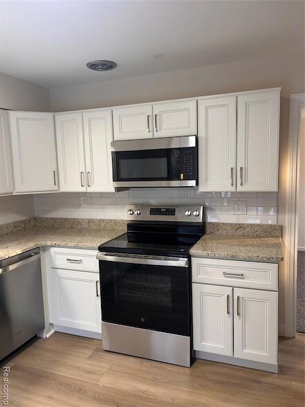 Building Photo - 1136 W Rowland St