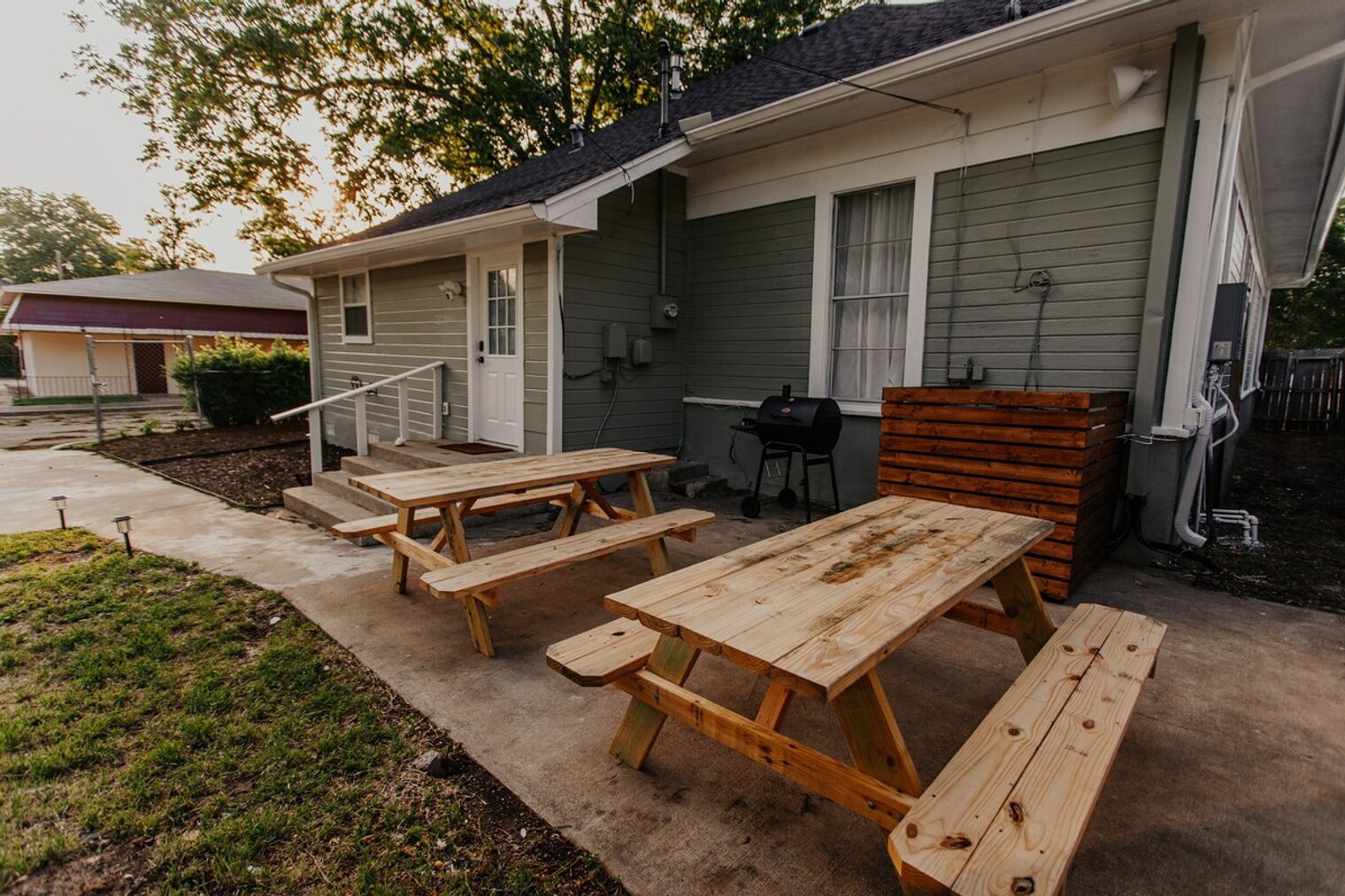 Building Photo - 3728 Homan Ave