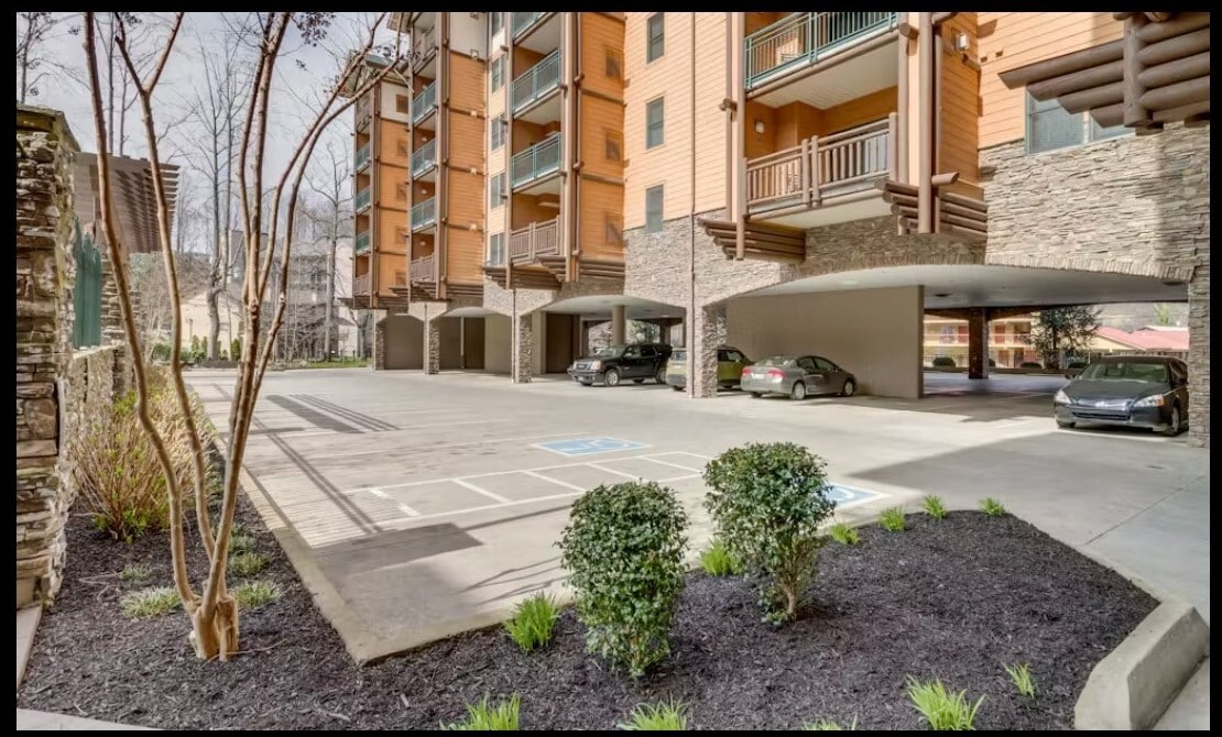 Building Photo - 215 Woliss Ln