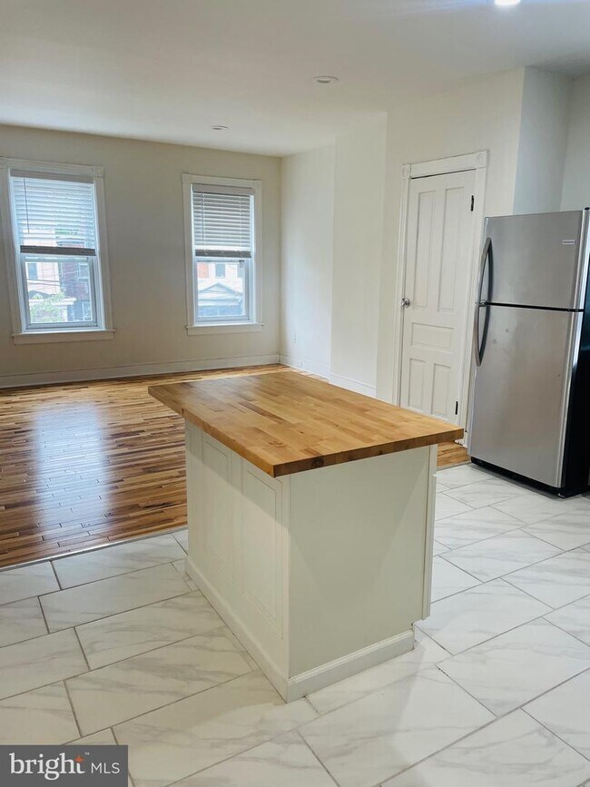 Building Photo - 442 W Hanover St