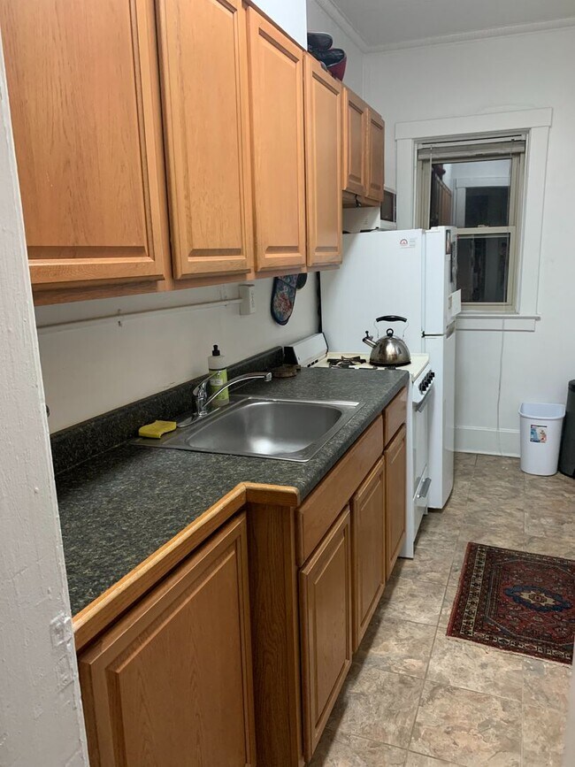 Building Photo - 1625 East Ave | Unit 101 | 1bd/1ba | Walk-...