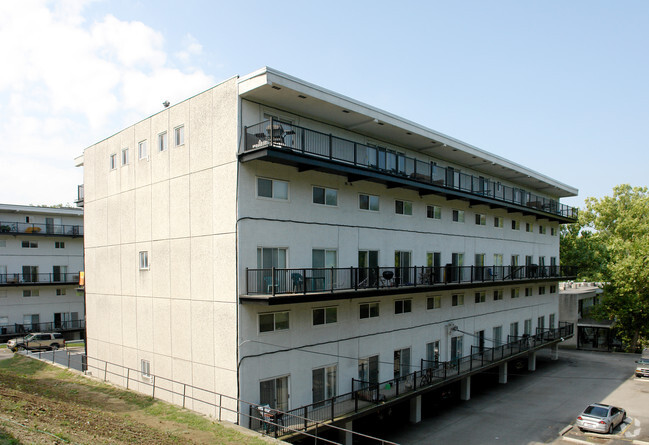 Building Photo - Chestnut Hill Apartments