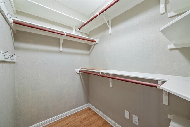 Building Photo - 7685 Northcross Dr