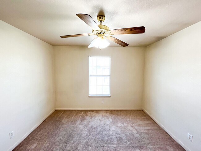 Building Photo - 5302 Daybreak Dr