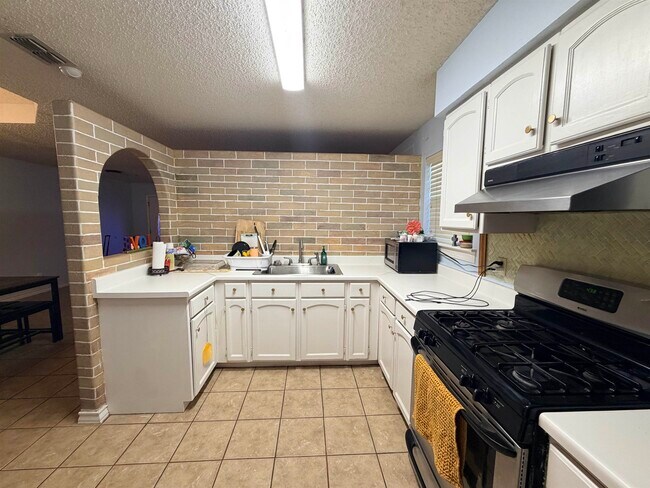 Building Photo - 307 Hancock Ct