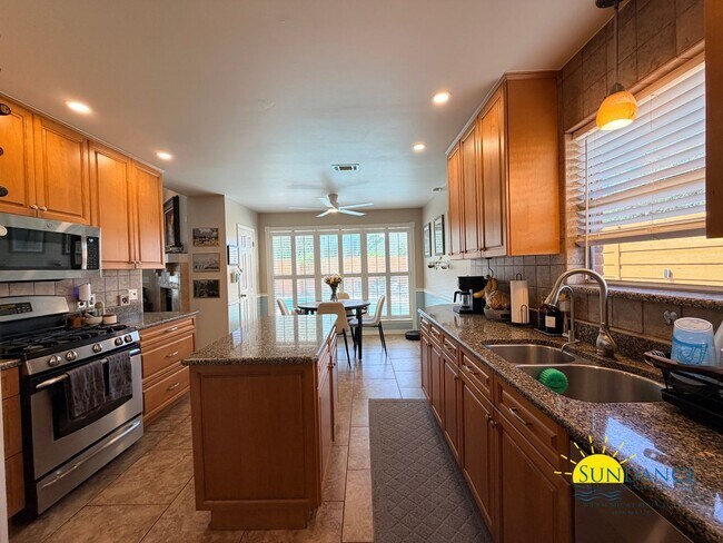 Building Photo - Stunning 5 Bedroom Home in Mary Esther with Beach Access, Pool and Solar Panels!