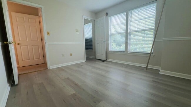 Building Photo - 6615 Buskin Ln