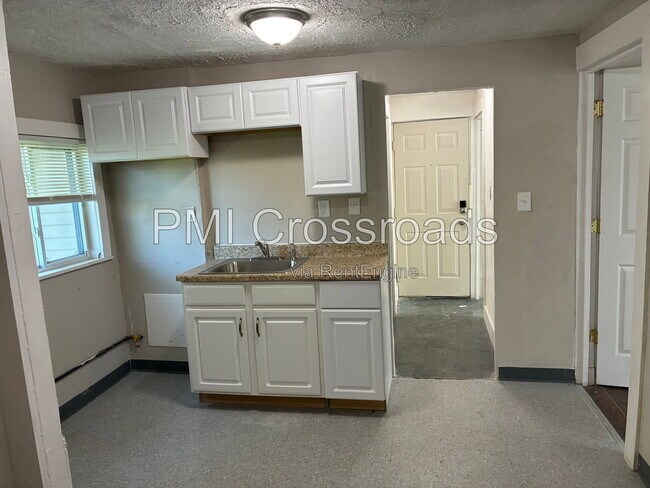 Building Photo - 2163 E 84th St