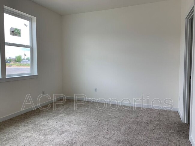 Building Photo - 2285 Brome St