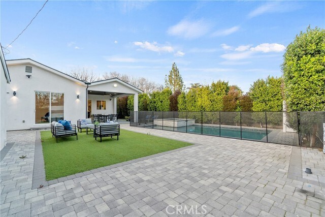 Building Photo - 19148 W Oxnard St