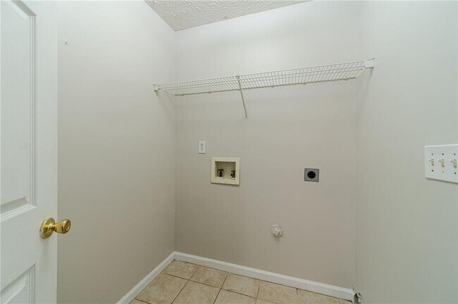 Building Photo - 231 Windermere Dr