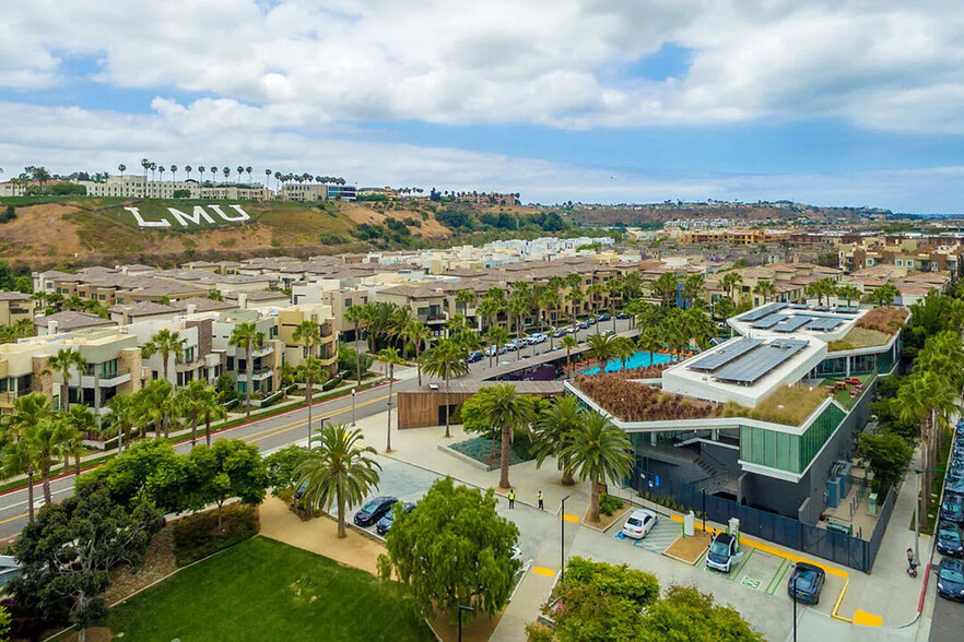 Building Photo - 7100 Playa Vista Dr