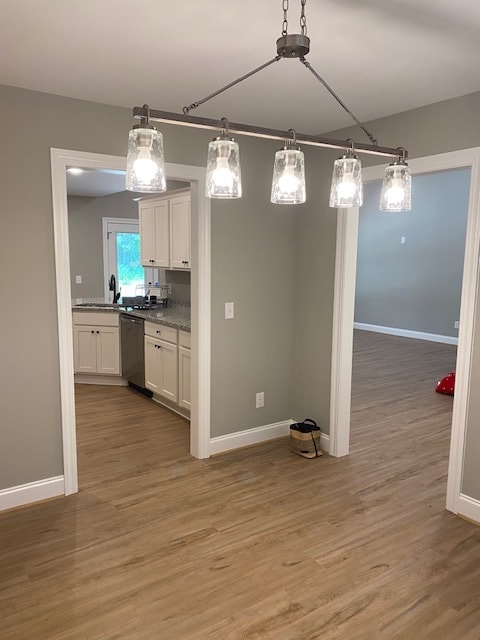 Building Photo - 1546 Sunglow Dr
