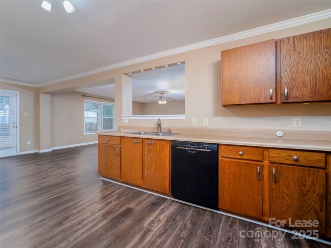 Building Photo - 910 Torsion Lane