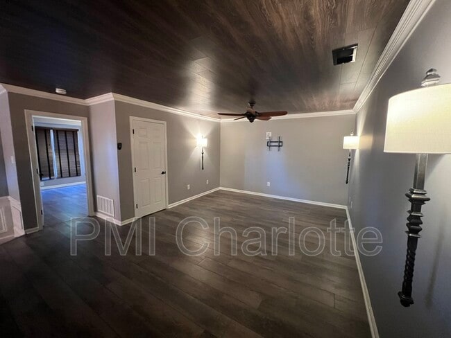 Building Photo - 9225 Ravenwing Dr