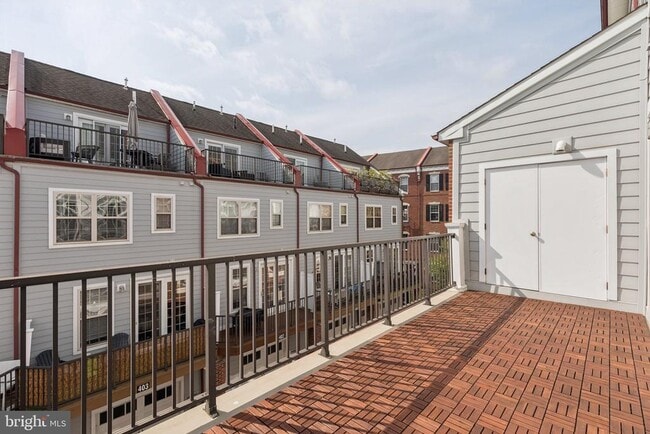 Building Photo - 105 Captains Way