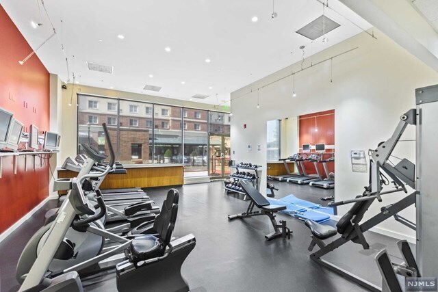 Building Photo - 509 River Rd